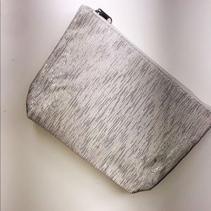 Silvery bag that shines!